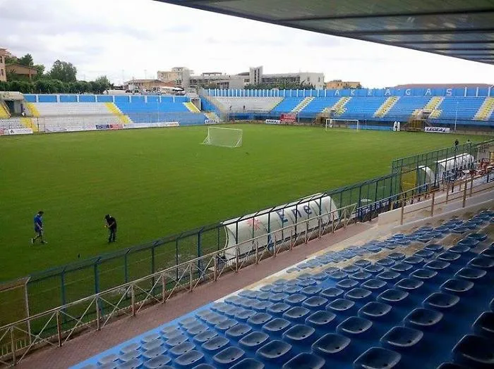 Acqua potabile per irrigare il campo di calcio: ad Agrigento &egrave; polemica sugli sprechi allo stadio Esseneto