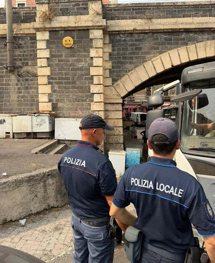 Decoro ripristinato alla Pescheria: rimossi chioschi e dieci frigoriferi