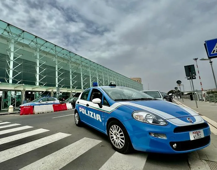 Taxi abusivo all'aeroporto Vincenzo Bellini: denunciato un 31enne di Catania