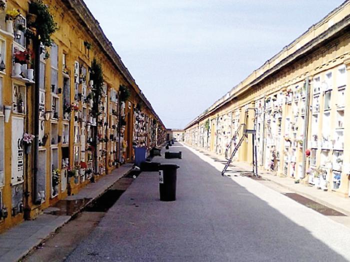 Mazara, al cimitero comunale danneggiate sette lapidi
