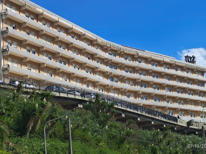 Si punta a consolidare il costone che sovrasta l’ospedale S. Vincenzo