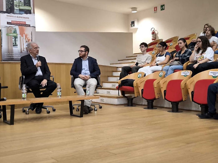 Veltroni ai giovani di Catania: &laquo;La pace a Gaza merito anche dei vostri cortei per la Palestina&raquo;