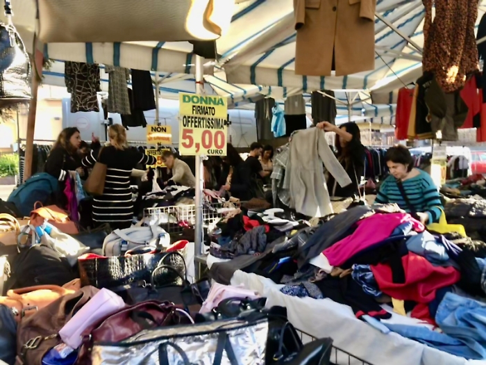 Canalicchio: mercatino &ldquo;gioiello&rdquo; prodotti di qualit&agrave; e pochi abusivi