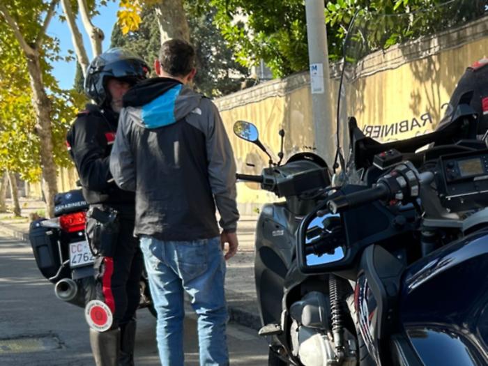 Palermo, minorenne cerca di scappare da un controllo e ferisce un carabiniere motociclista del nucleo radiomobile