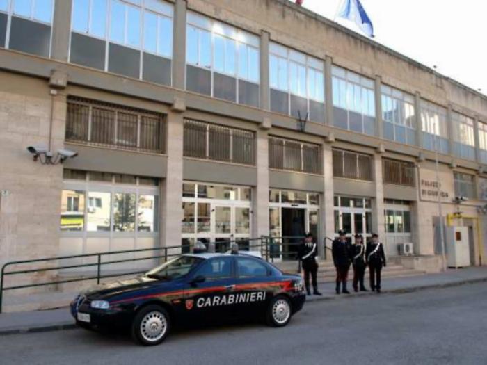 Caltanissetta, avvocato sospeso per 8 mesi: «Ha messo lui le firme sui gratuito patrocinio»