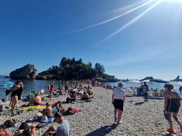 Sole e mare anche ad ottobre nella &ldquo;lunga estate&rdquo; della Perla