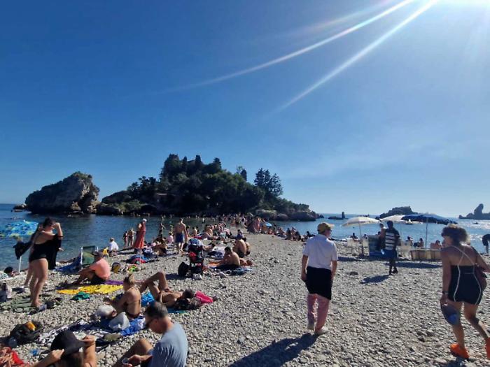 Weekend da cartolina in Sicilia: sole, sabbia e clima perfetto per i primi tuffi 