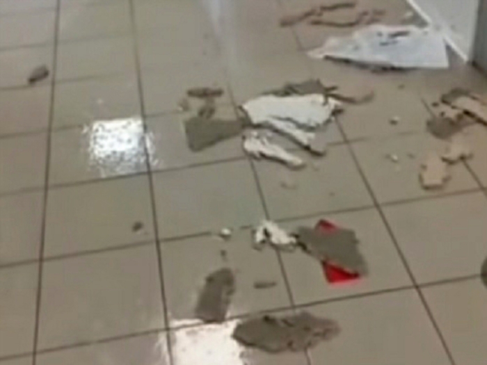 Crolla sottotetto al Liceo Scientifico: alunni a casa