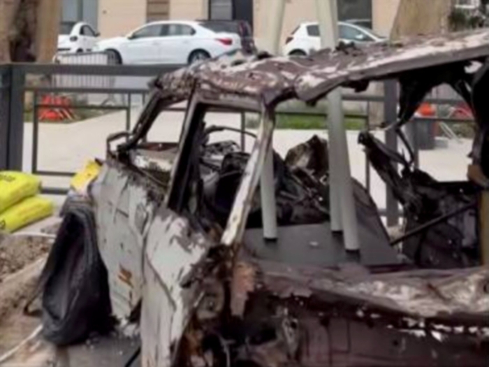 Trapani, l&rsquo;auto del giudice Palermo diventa un'opera artistica e scoppiano le polemiche