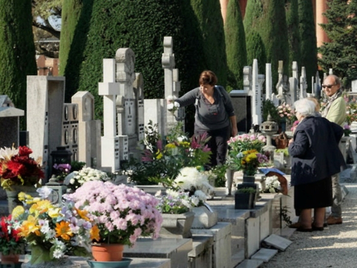 Furti al cimitero: decine di casi 