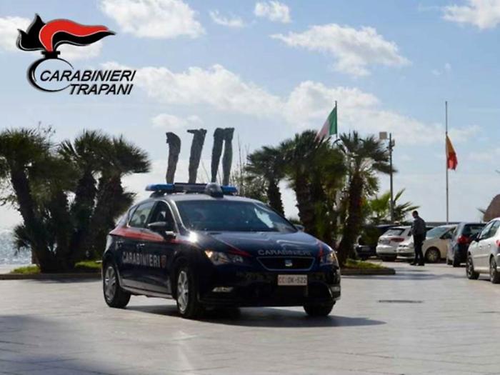 Mazara del Vallo, deve andare in cella e prova a scappare: fermato dopo un inseguimento