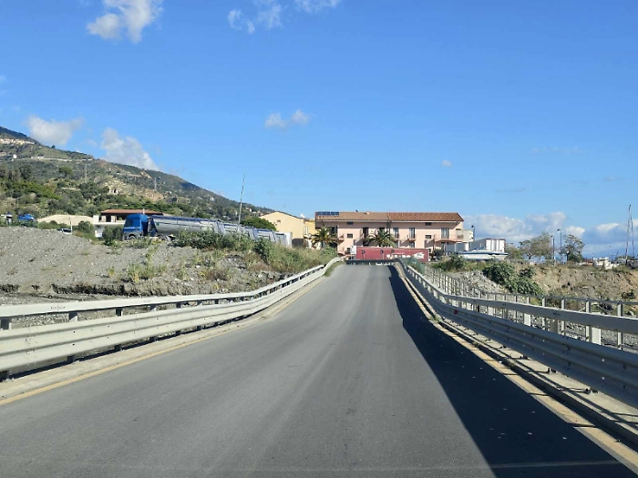 Il sindaco di Nizza: &laquo;Riaprire subito la passerella sul torrente Nisi, troppi i disagi per i residenti&raquo;