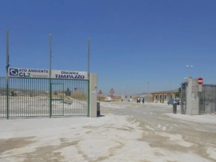 Srr Caltanissetta sud: la &ldquo;giornata bollente&rdquo; dei rifiuti tra i costi e la matassa del servizio