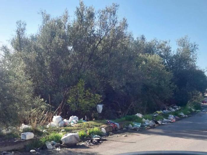 Belpasso: sulla Sp 135 si gioca al... &ldquo;lancio del sacchetto&rdquo;