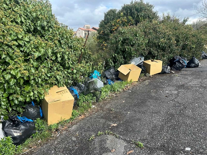 S. Pietro Clarenza, nuova discarica di rifiuti al confine con Mascalucia