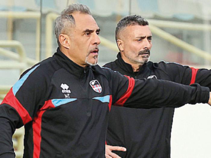 Toscano e il vice allenatore Napoli (Catania)