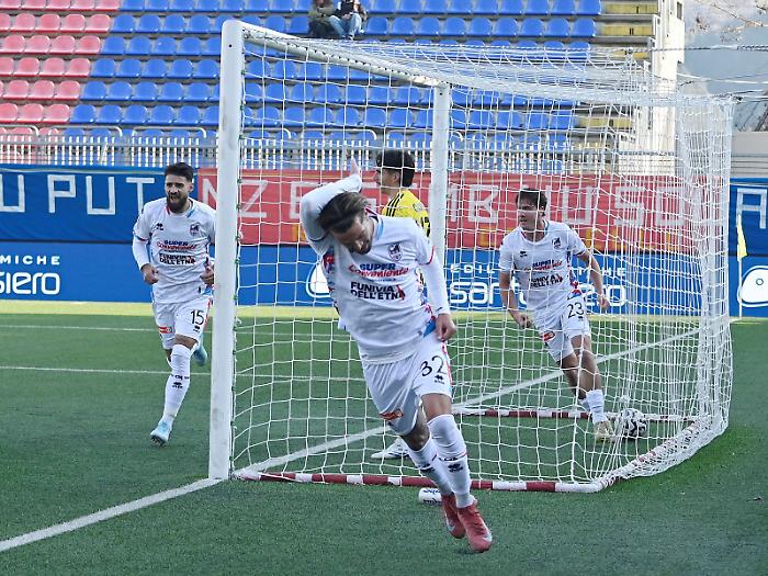 Catania, la corsa dei numeri 9 e un attacco formula 007: Forte segna, Rolfini e Caturano no