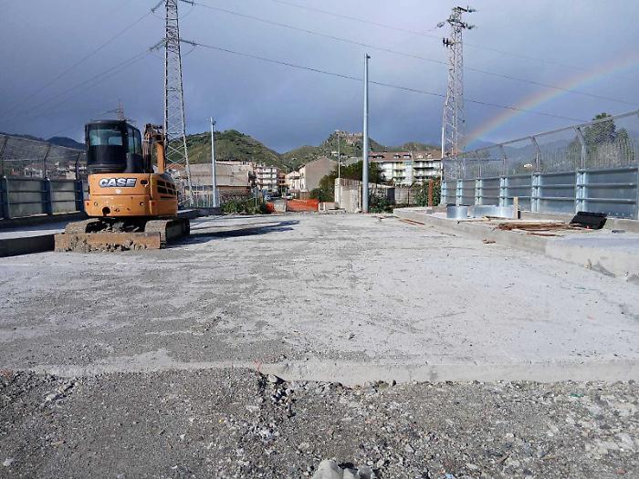 Calatabiano, ultime rifiniture prima della riapertura della Sp 127 