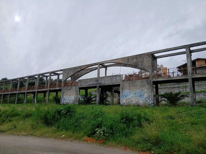 Lo scheletro in cemento &egrave; una ferita mai rimarginata