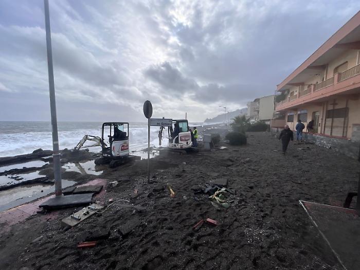 Il ciclone Harry si &egrave; preso il cuore della riviera, la Prefetta chiama anche l&rsquo;Esercito in aiuto