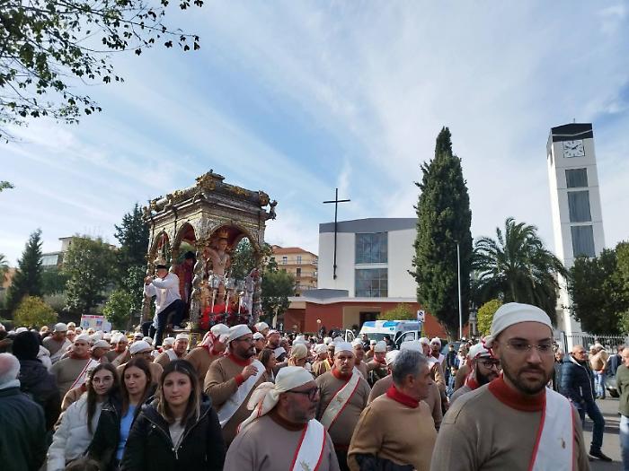 L&rsquo;emozione di San Sebastiano trascinato dai devoti