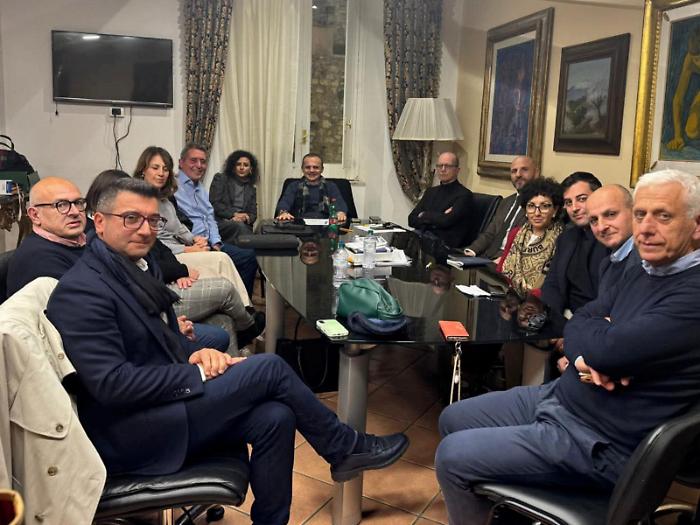 Taormina, Cateno De Luca accelera: &laquo;Normalit&agrave; entro il 1&deg; maggio&raquo;