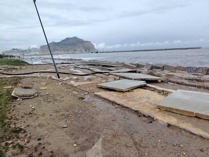 Il ciclone Harry ha lasciato il segno: chiuso un tratto del Foro Italico