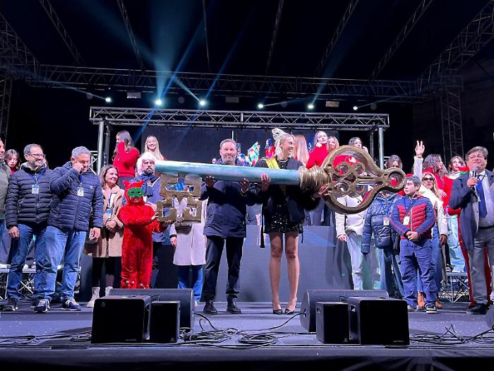 Carnevale, &egrave; qui la festa. Consegnate le chiavi a Re Burlone