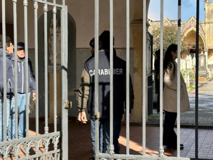 Cimitero, la polizia scientifica torna nell&rsquo;Ossario