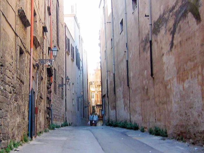 Palermo e i fondi europei, fermi i progetti per le strade: deve ancora partire il restauro di pavimenti e marciapiedi in centro