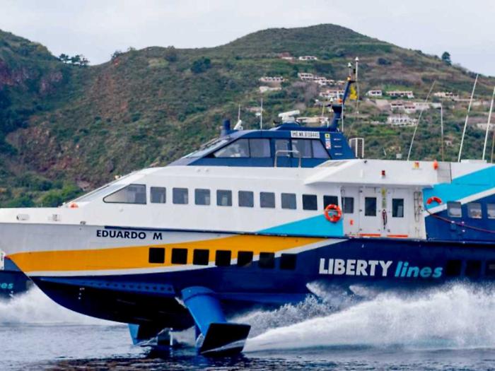 Liberty Lines, indagine non chiusa: dissequestro ma i giudici parlano di indizi gravi e criticit&agrave; nella flotta