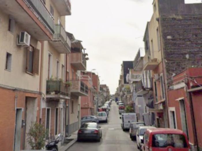 Catania, scene da Fast&Furios a Picanello: folle fuga con il suv rubato