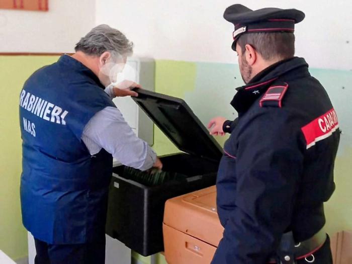 Controlli di carabinieri e Nas in due mense scolastiche