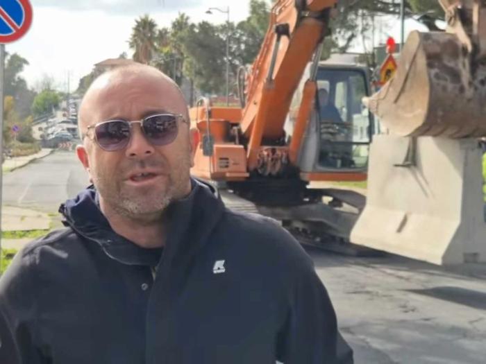 Viale Carmine Caruso  chiuso per... frana