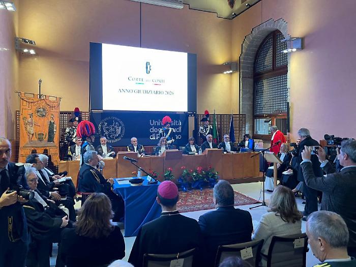 Sicilia in bilico: conti risanati, liste d'attesa e una scia di illeciti