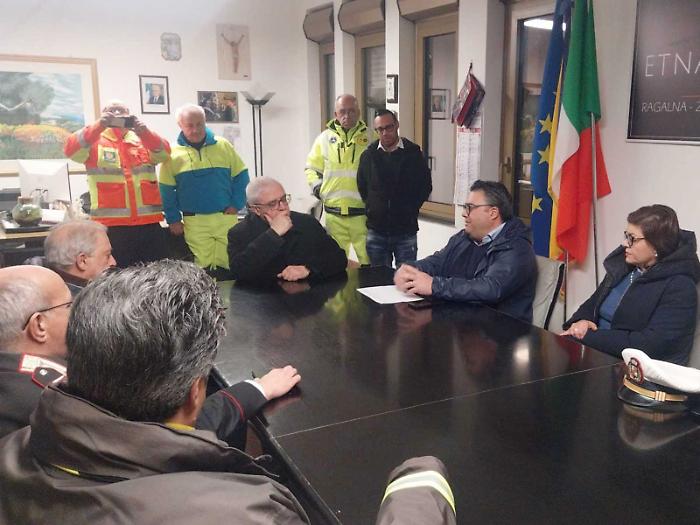 Il vescovo fra i terremotati, la Regione proclama lo stato di crisi e nomina il commissario