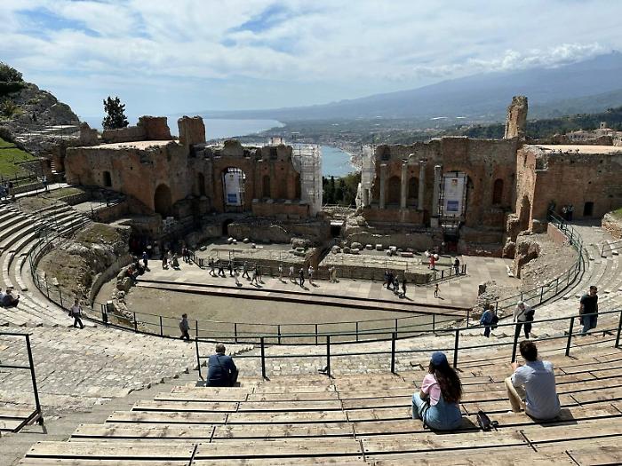 L&rsquo;affare dei Beni Culturali Parchi archeologici, il &ldquo;sistema&rdquo; della &laquo;proroga tecnica&raquo; ai privati e i misteri della gara di Taormina