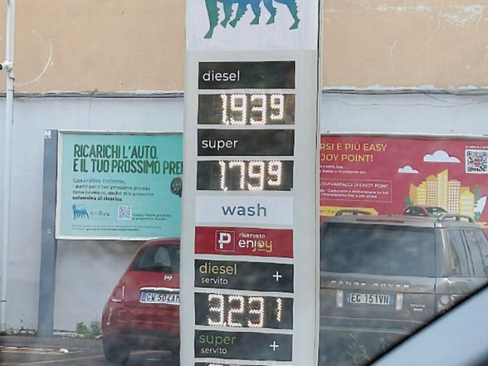 Benzina, prezzi alle stelle ma sui rincari da record l&rsquo;ombra delle speculazioni