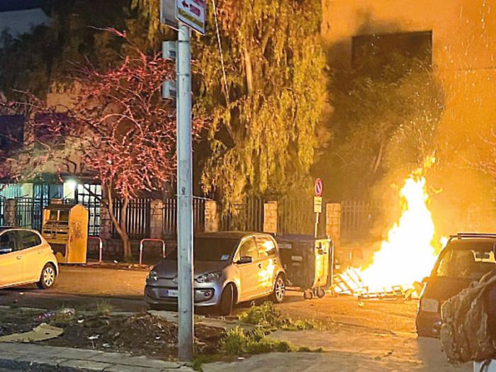 Vampe, scontri e tensioni dal Borgo Vecchio allo Zen il fuoco di San Giuseppe