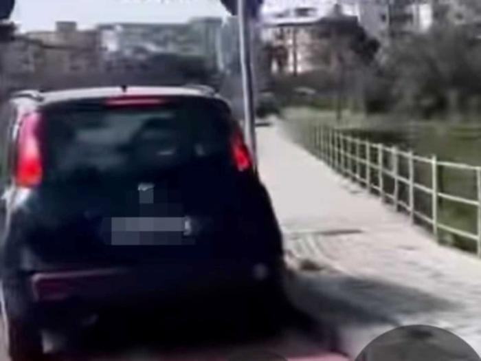 In auto sulla pista ciclabile &ldquo;per errore&rdquo;: multato un 87enne