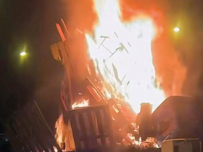 Secoli di "vampe": i roghi come  collettivo fra tradizione e ordine pubblico