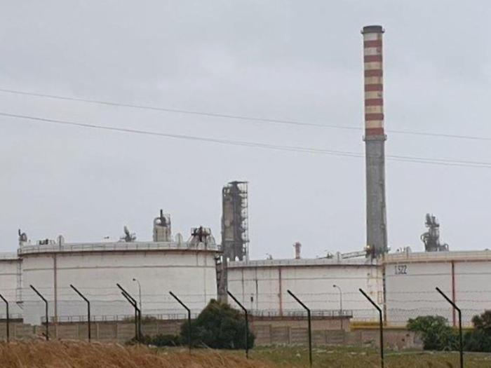 Greggio sul tetto dei serbatoi secondo sequestro in 4 mesi