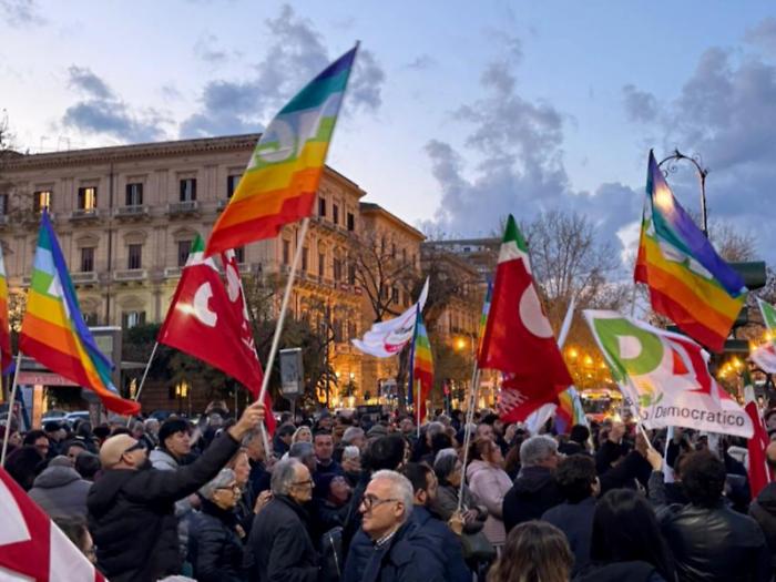 In Sicilia una valanga di No: 61% centro e periferie uniformi (ma non nell&rsquo;affluenza). Ma in 51 Comuni vince il S&igrave;