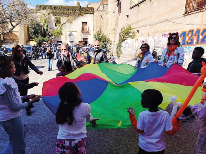 Harley e uova di Pasqua alla Zisa: i Bandidos MC portano sorrisi e donazioni ai bimbi della "Casa di tutte le genti"