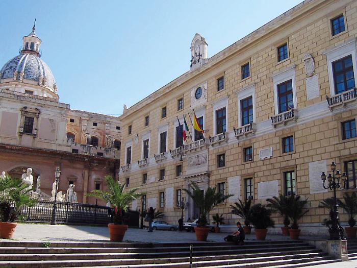 Comune, buco nel piano assunzioni: saltano dieci posti da funzionario. I nuovi contratti nazionali costringono ai tagli