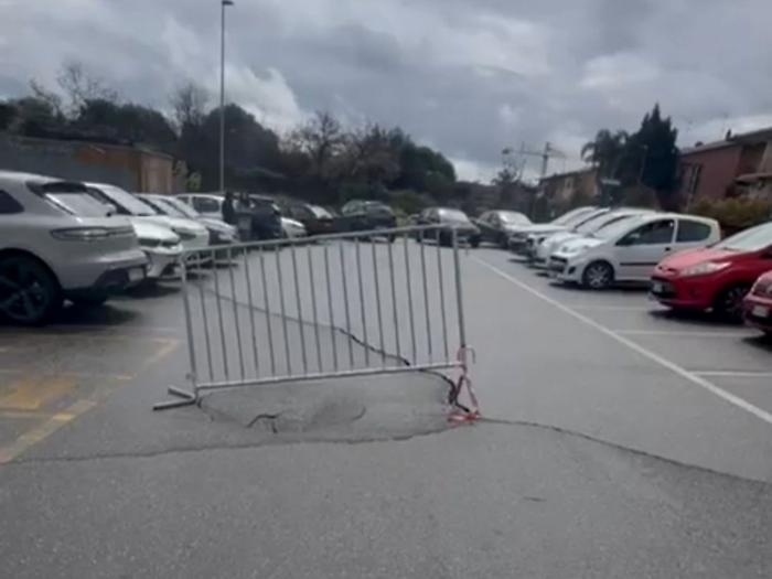 Chiuso il parcheggio della scuola elementare perch&eacute; a rischio crollo