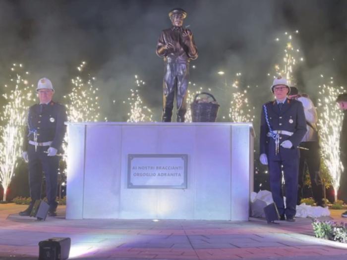 Inaugurata la statua che onora la figura del bracciante agricolo&nbsp;&nbsp;