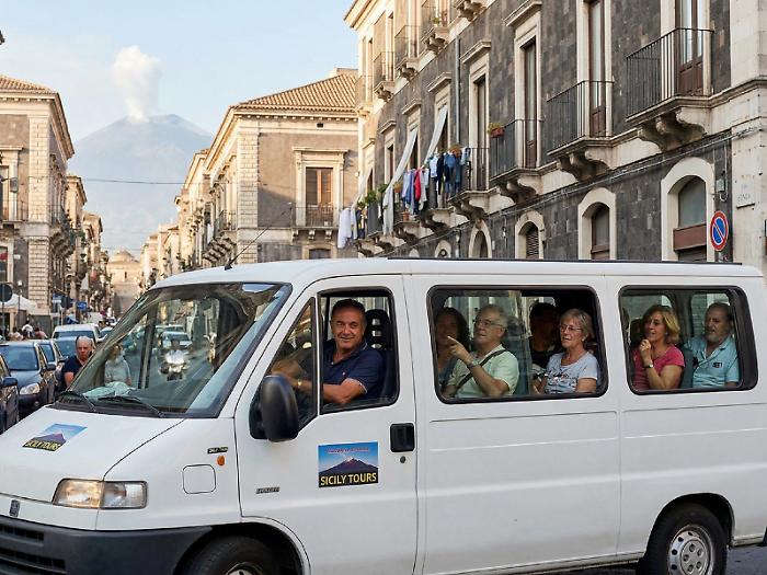 &ldquo;Taxi collettivi&rdquo;, la soluzione (possibile) per il traffico e il turismo a Catania