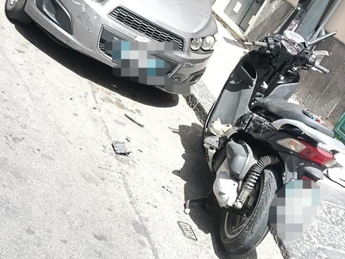 Scooter contro un&rsquo;auto: grave un bimbo di 11 anni