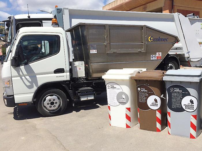 Raccolta porta a porta alla Noce, via ai "facilitatori" di Legambiente. In campo 12 tutor per i kit e verso il debutto della Tarip